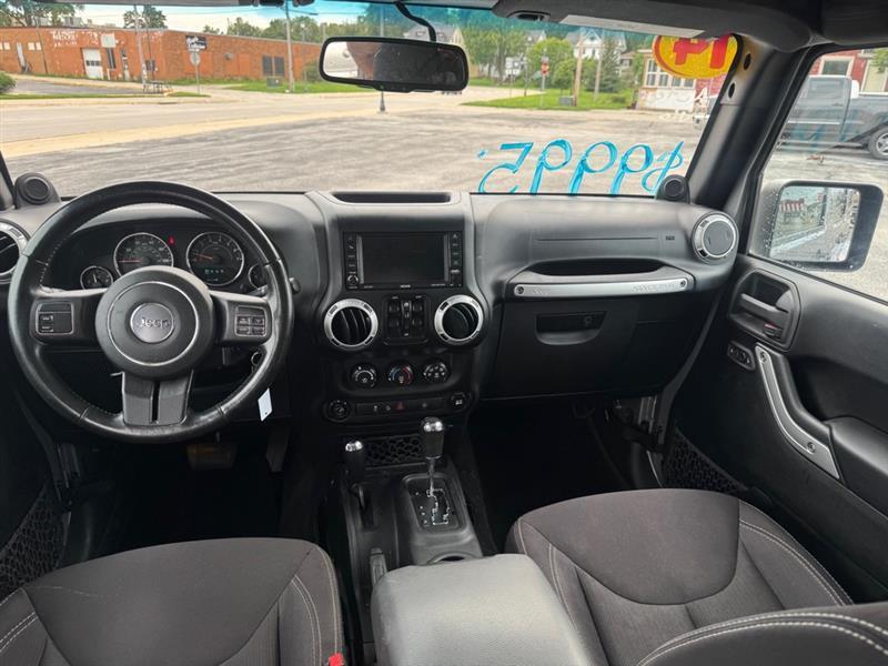 Jeep Wrangler Unlimited Sahara 4WD 2014