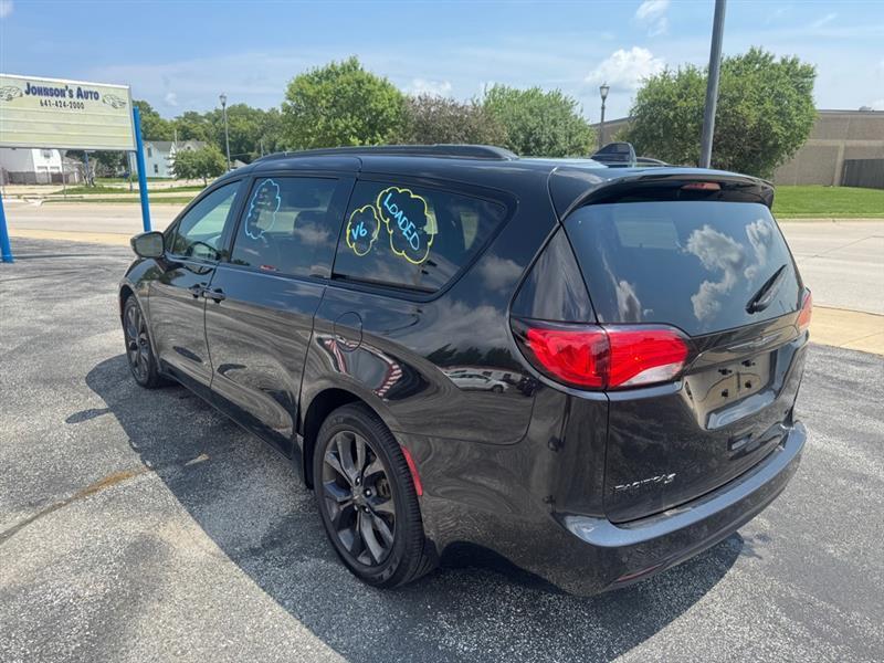 Chrysler Pacifica Limited 2019
