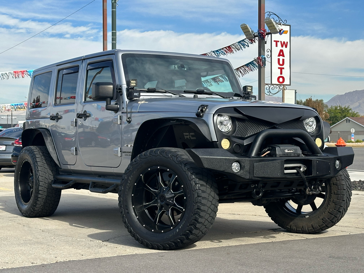 2017 Jeep Wrangler Unlimited Sahara photo 2