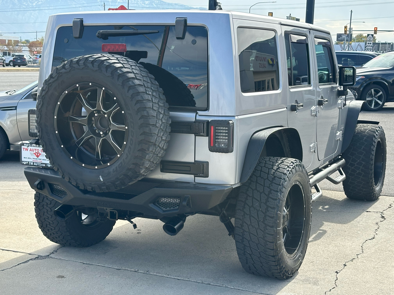 2017 Jeep Wrangler Unlimited Sahara photo 4