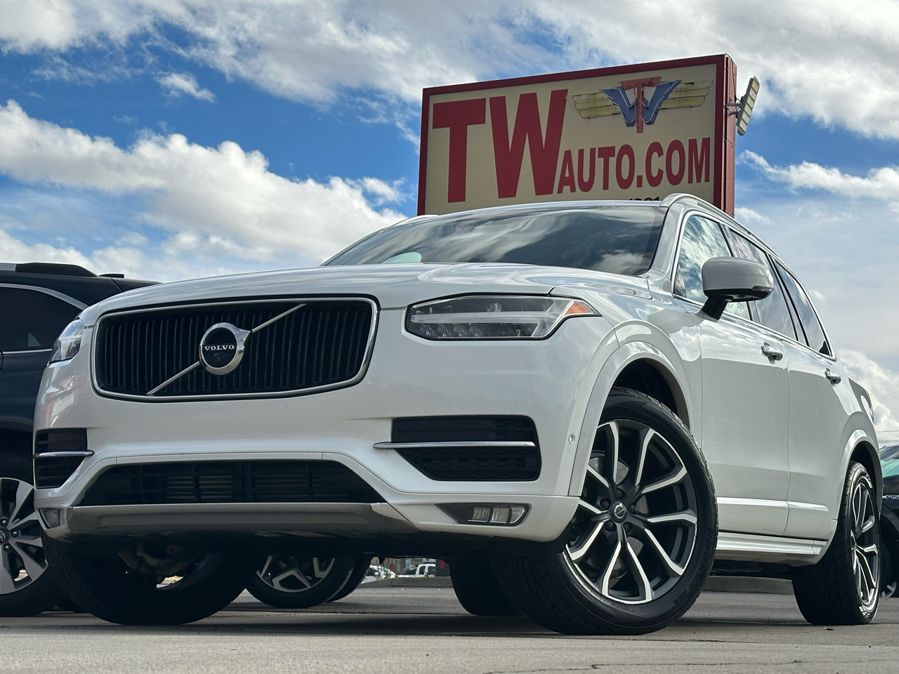 2018 Volvo XC90 Momentum's photo