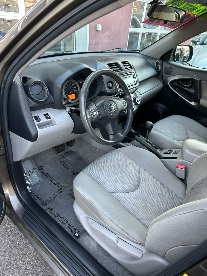 Toyota RAV4 Base V6 4WD with 3rd Row 2012