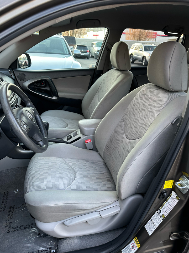 Toyota RAV4 Base V6 4WD with 3rd Row 2012