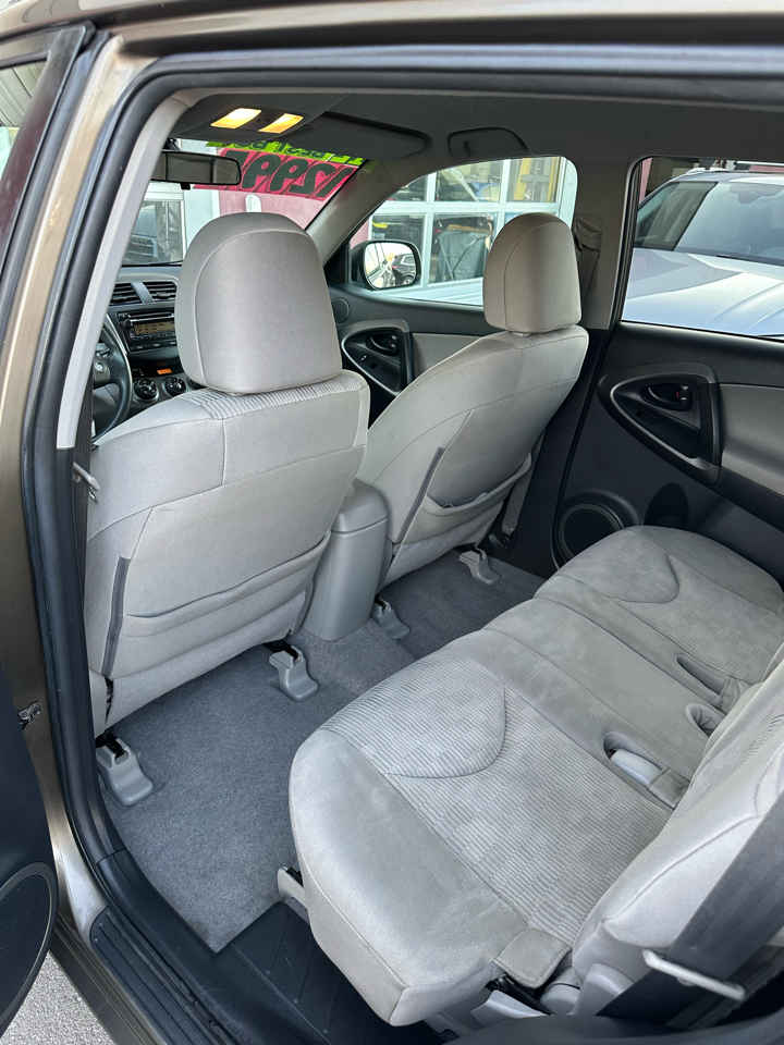 Toyota RAV4 Base V6 4WD with 3rd Row 2012