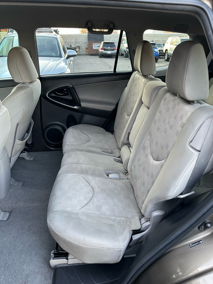 Toyota RAV4 Base V6 4WD with 3rd Row 2012