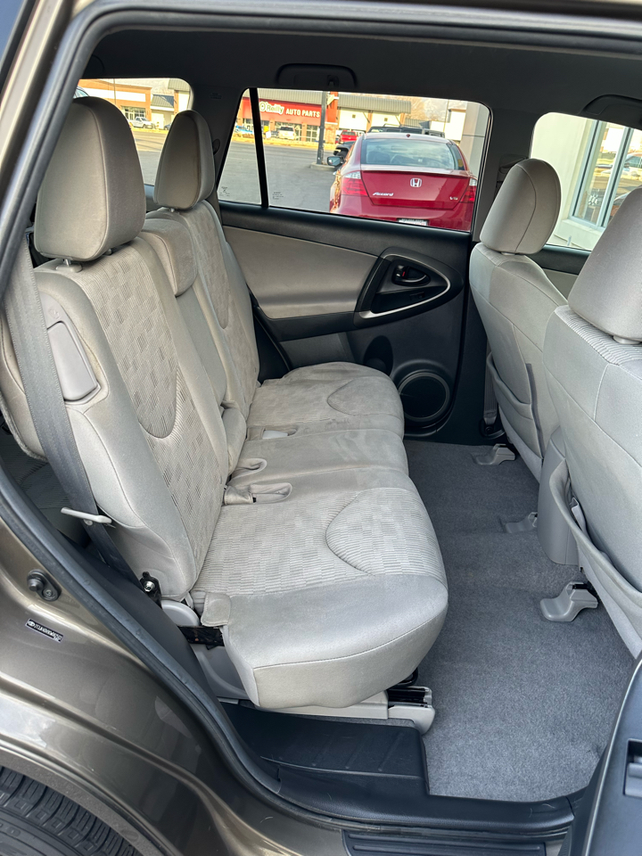 Toyota RAV4 Base V6 4WD with 3rd Row 2012