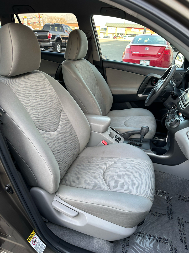 Toyota RAV4 Base V6 4WD with 3rd Row 2012