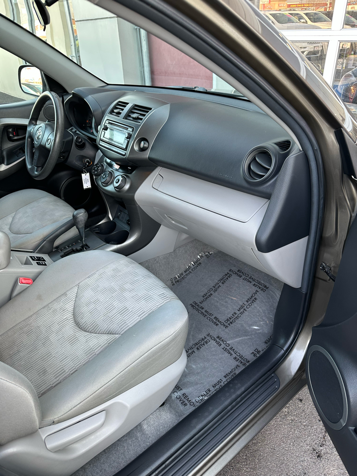 Toyota RAV4 Base V6 4WD with 3rd Row 2012