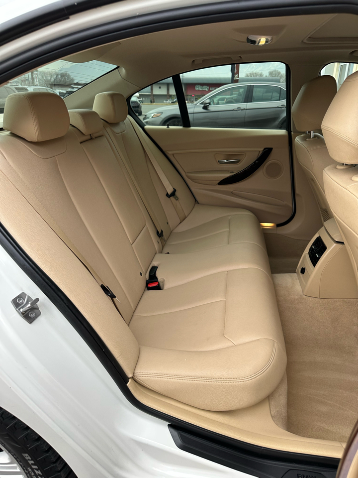 BMW 3-Series 320i Sedan 2014