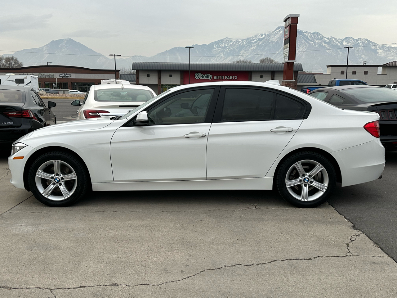 BMW 3-Series 320i Sedan 2014