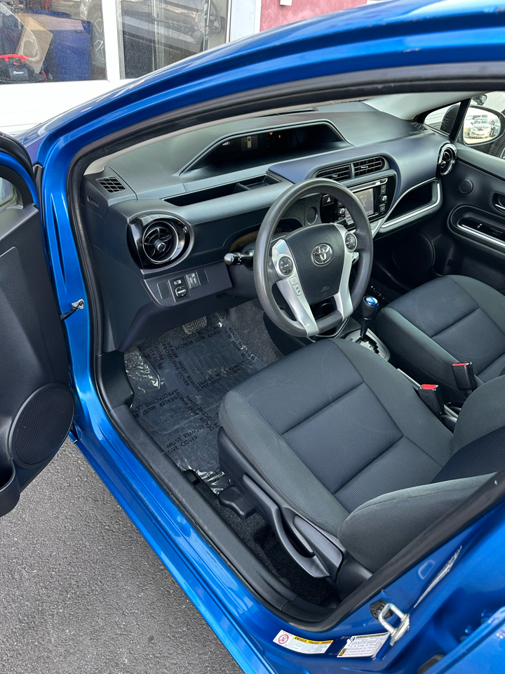 Toyota Prius c Four 2016