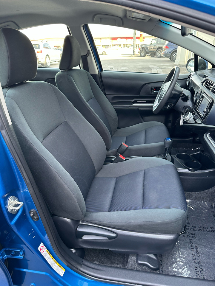 Toyota Prius c Four 2016