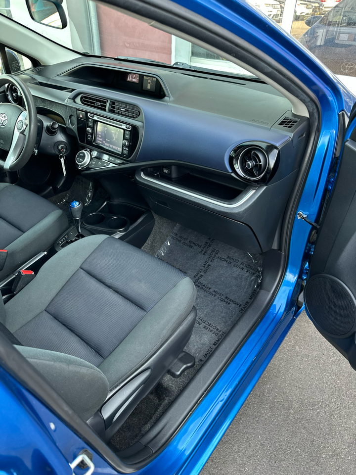 Toyota Prius c Four 2016