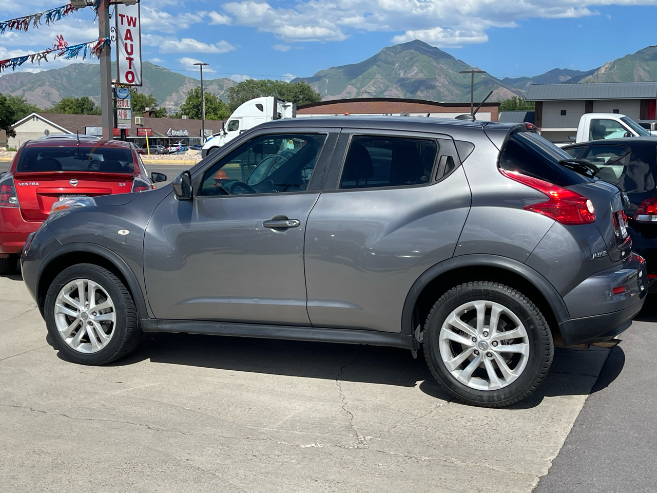 Nissan Juke S FWD 2012