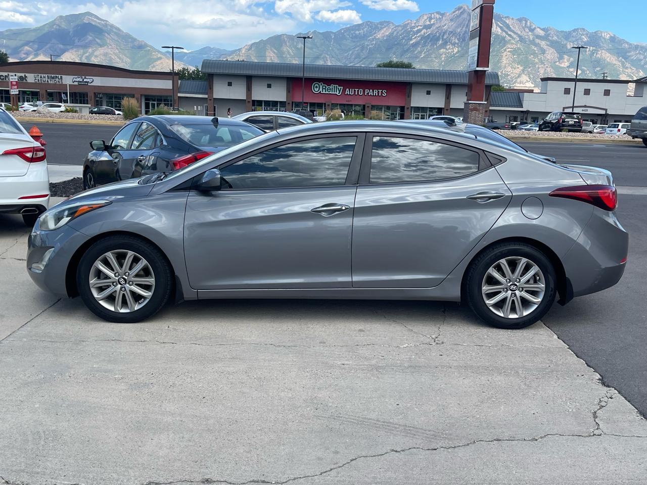Hyundai Elantra photo 8