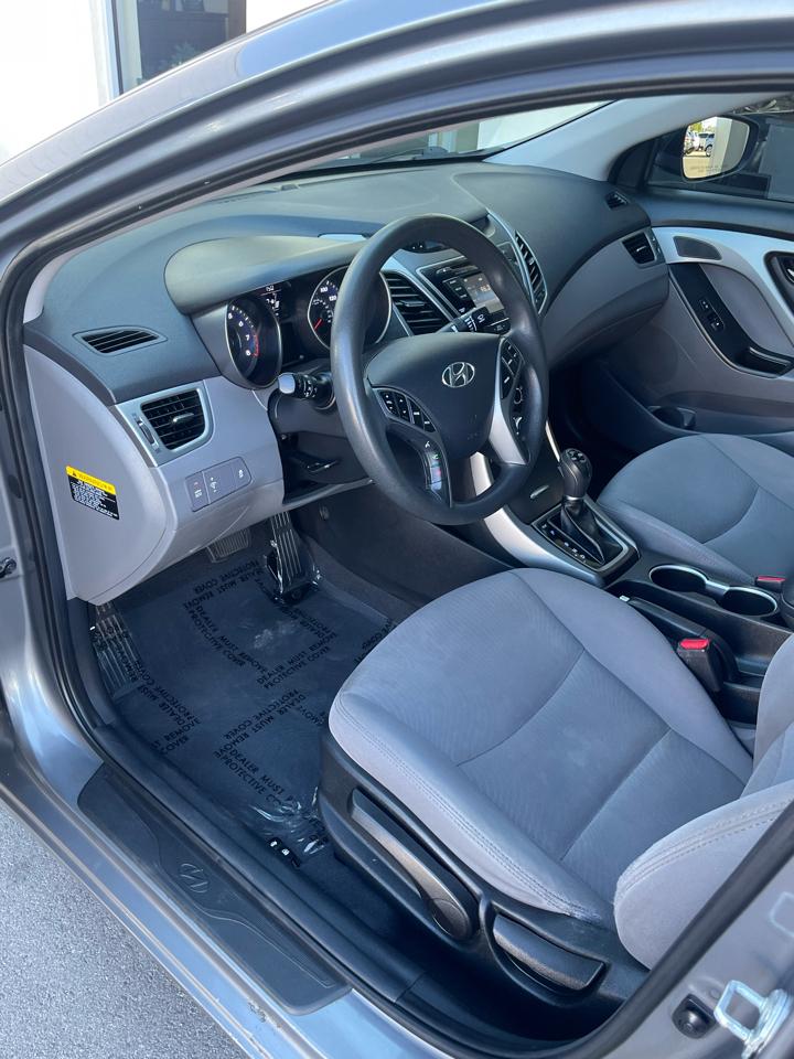 Hyundai Elantra photo 11