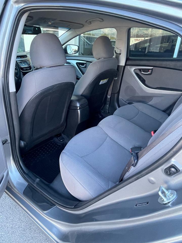 Hyundai Elantra photo 13