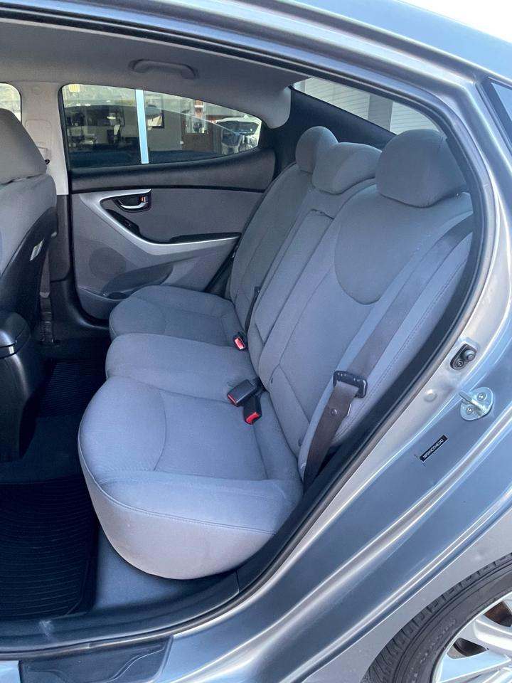 Hyundai Elantra photo 14
