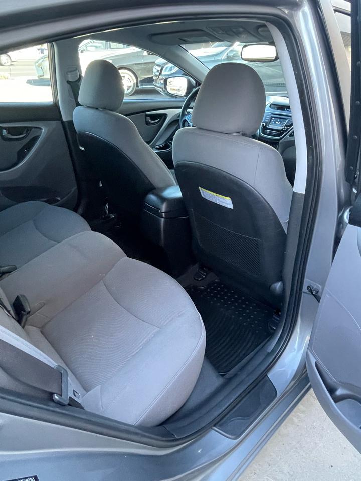 Hyundai Elantra photo 16