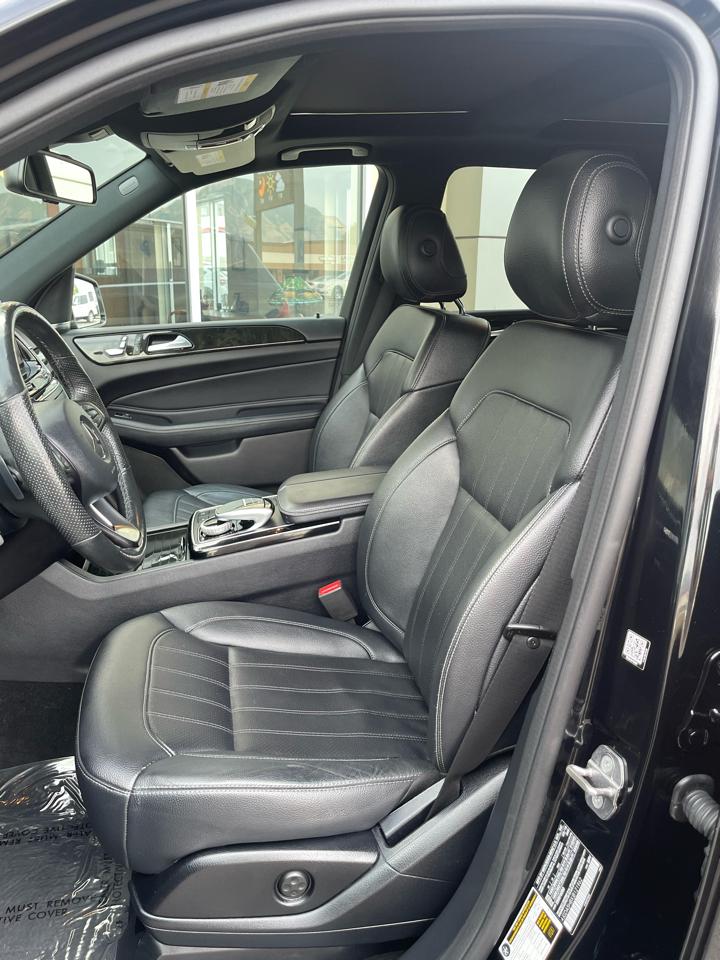 Mercedes-Benz GLE-Class photo 12