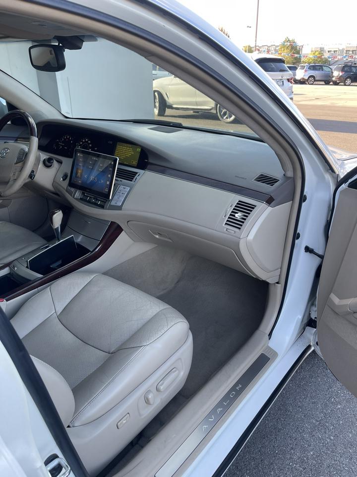 Toyota Avalon photo 18