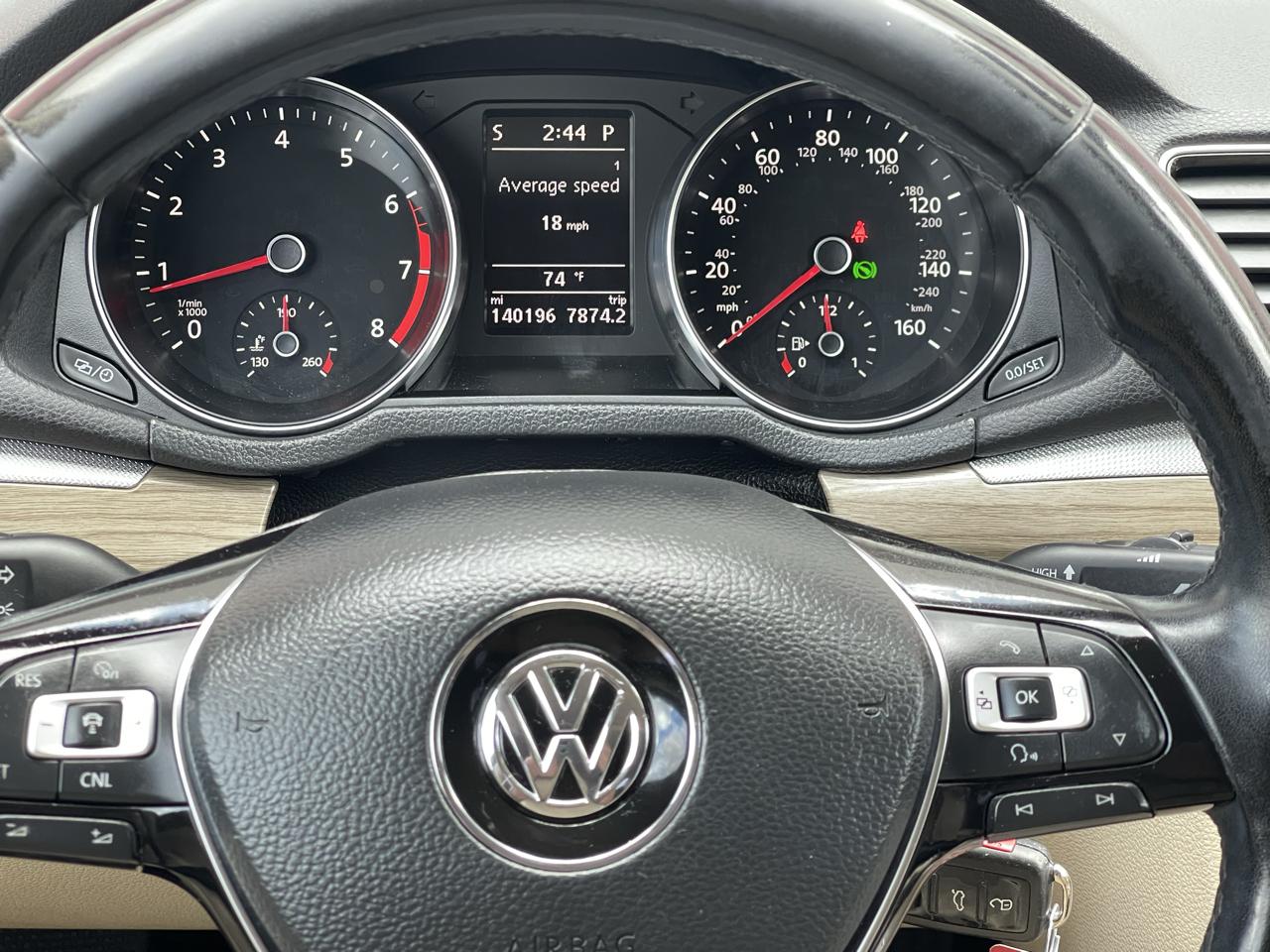 Volkswagen Passat photo 2
