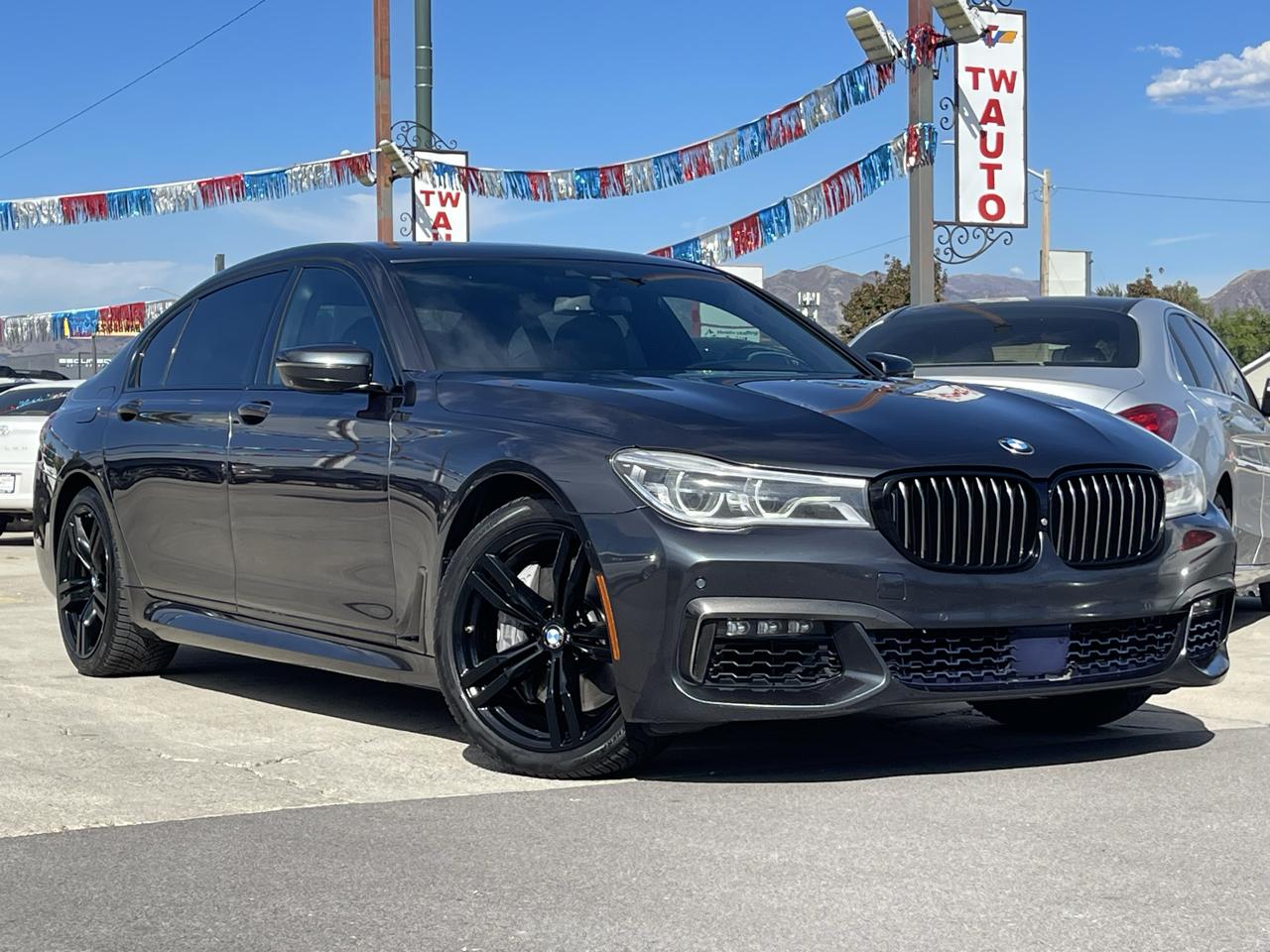 BMW 7 Series photo 2