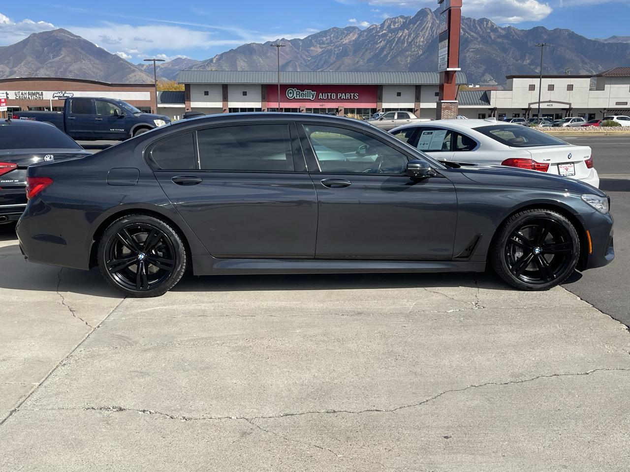 BMW 7 Series photo 3