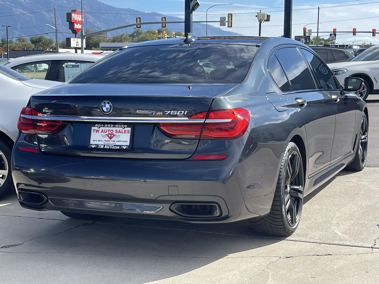 BMW 7 Series photo 4
