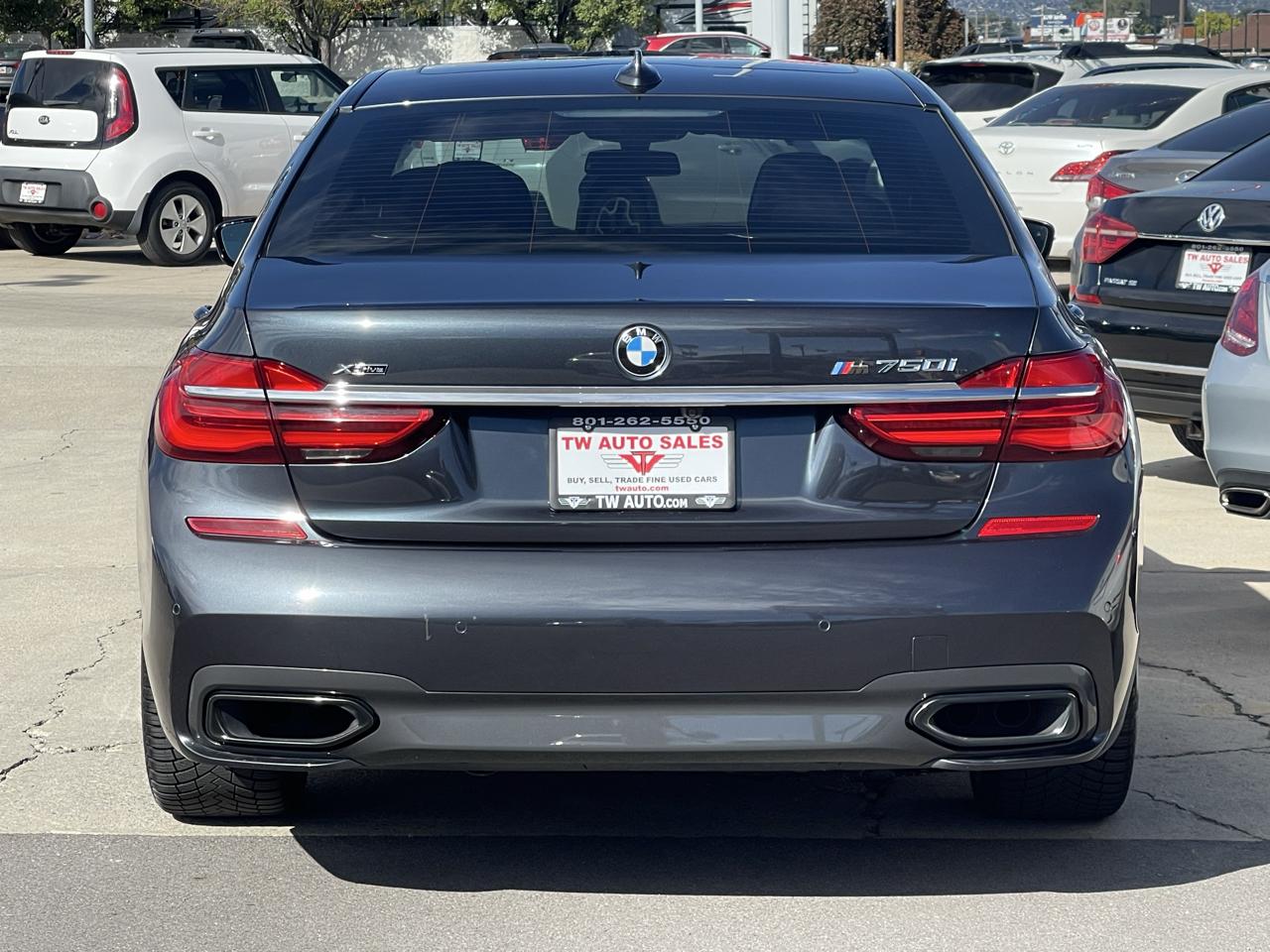 BMW 7 Series photo 5
