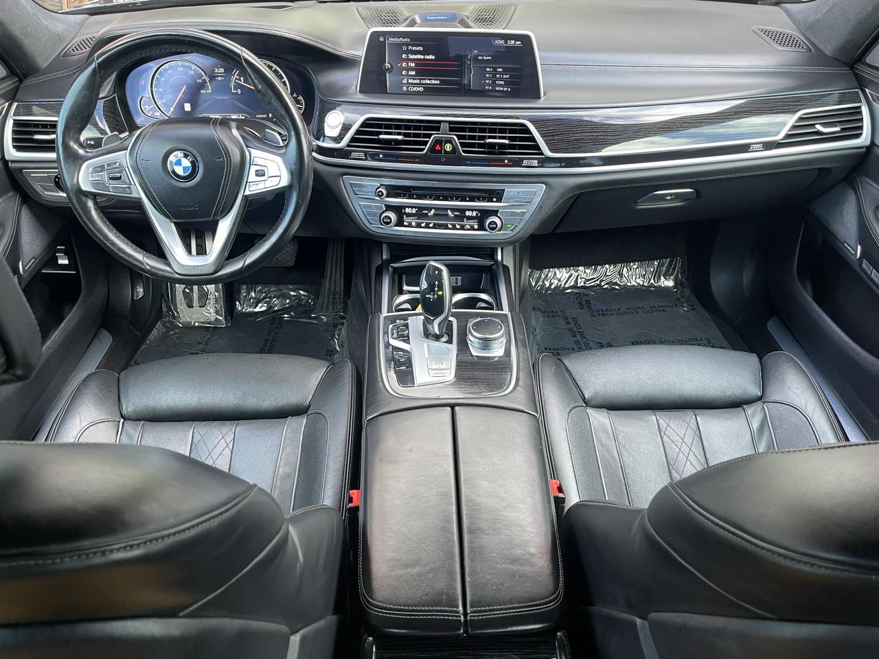 BMW 7 Series photo 9