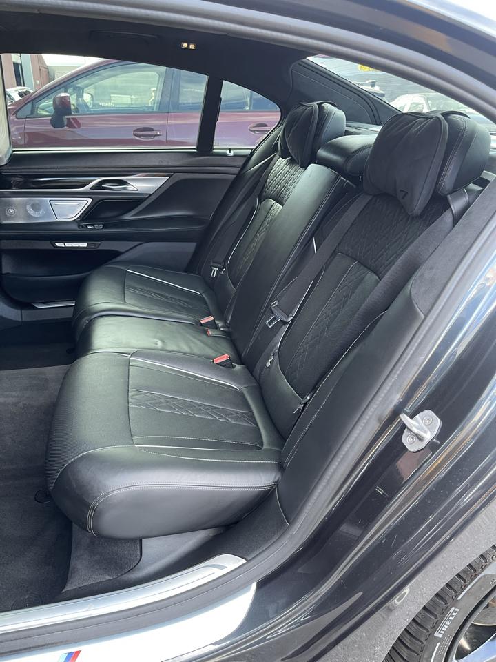BMW 7 Series photo 14