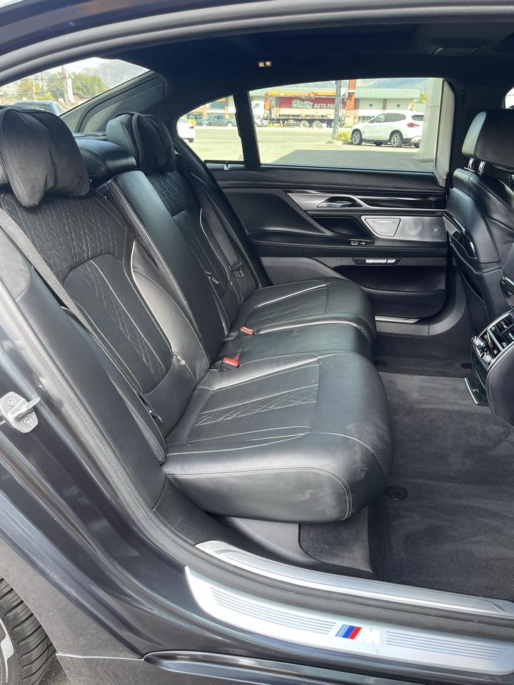 BMW 7 Series photo 15