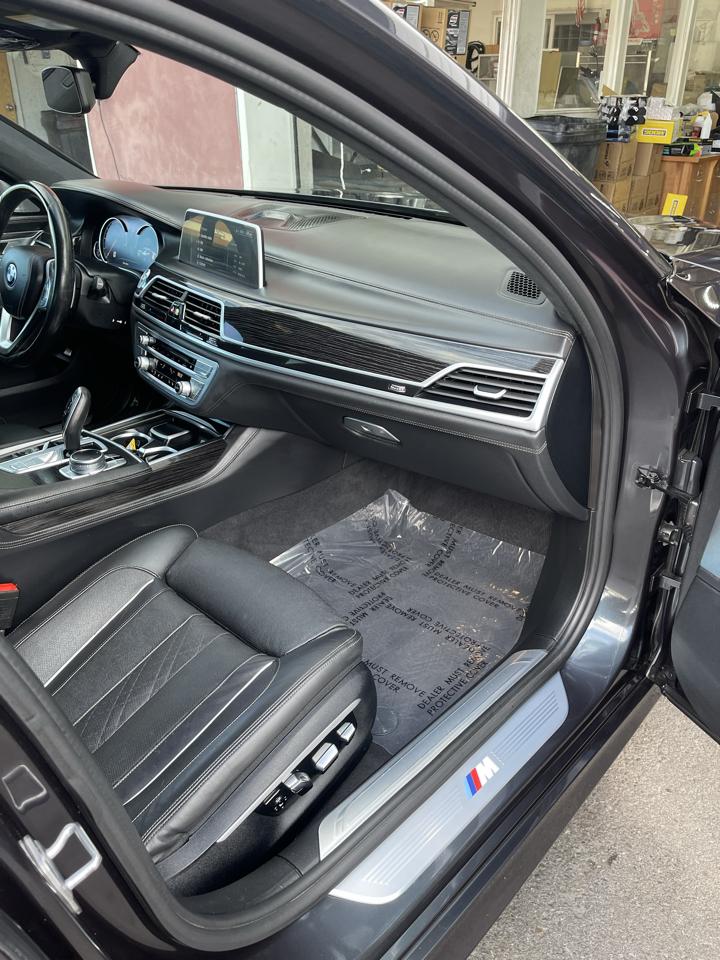 BMW 7 Series photo 18