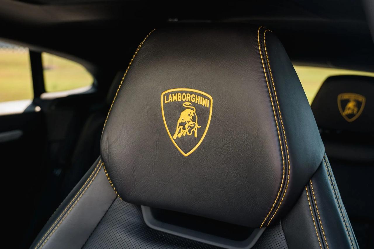 Lamborghini Urus Base 2022