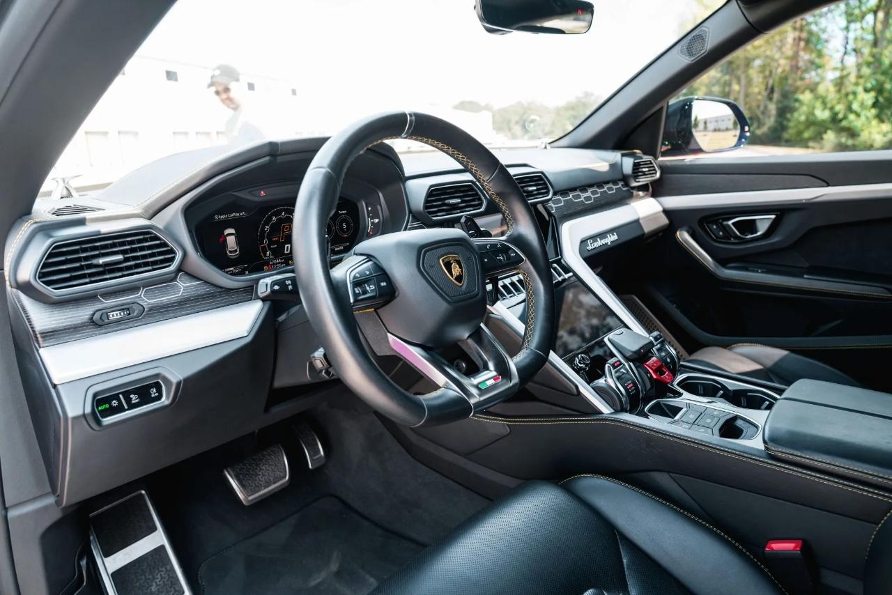 Lamborghini Urus Base 2022