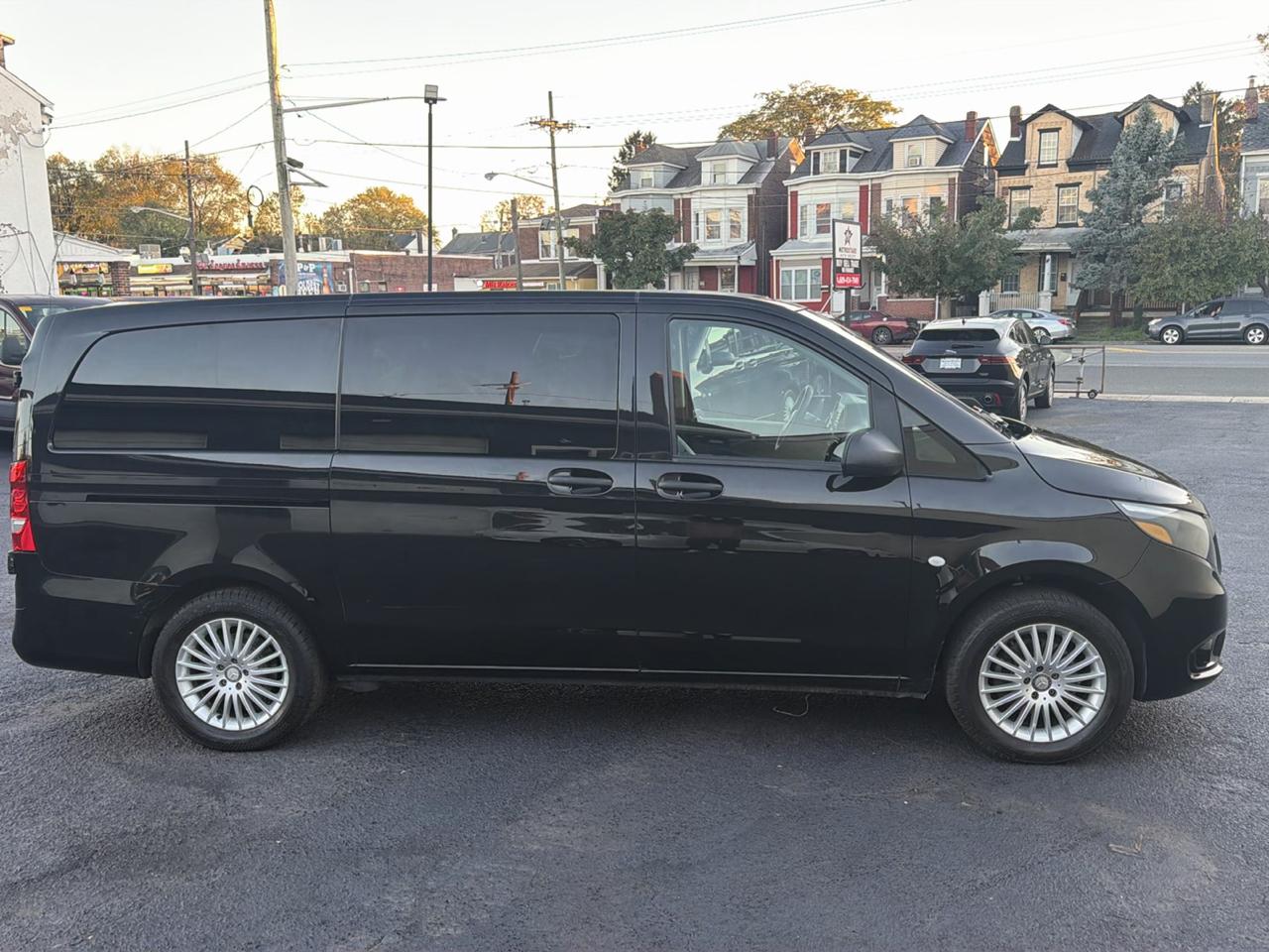 Mercedes-Benz Metris Passenger Van 2017