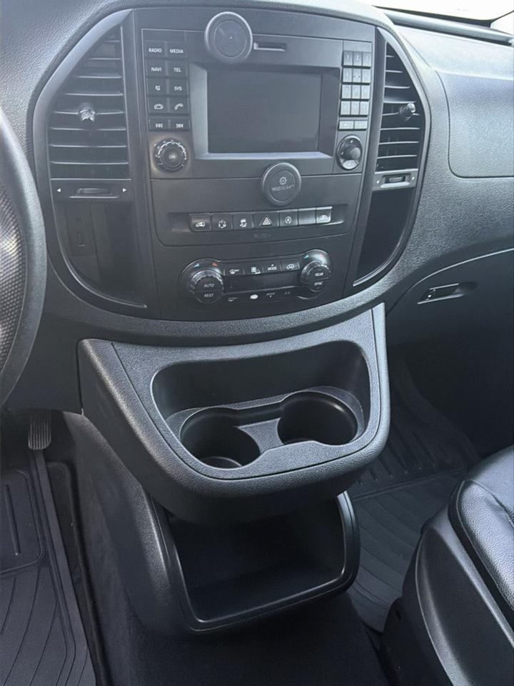 Mercedes-Benz Metris Passenger Van 2017