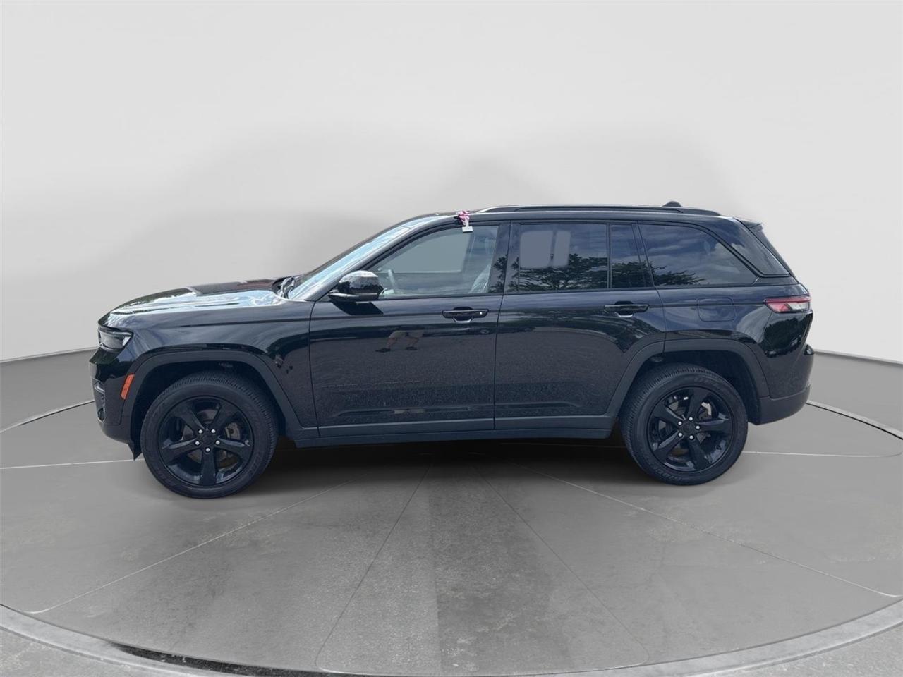 Jeep Grand Cherokee Laredo 4WD 2024