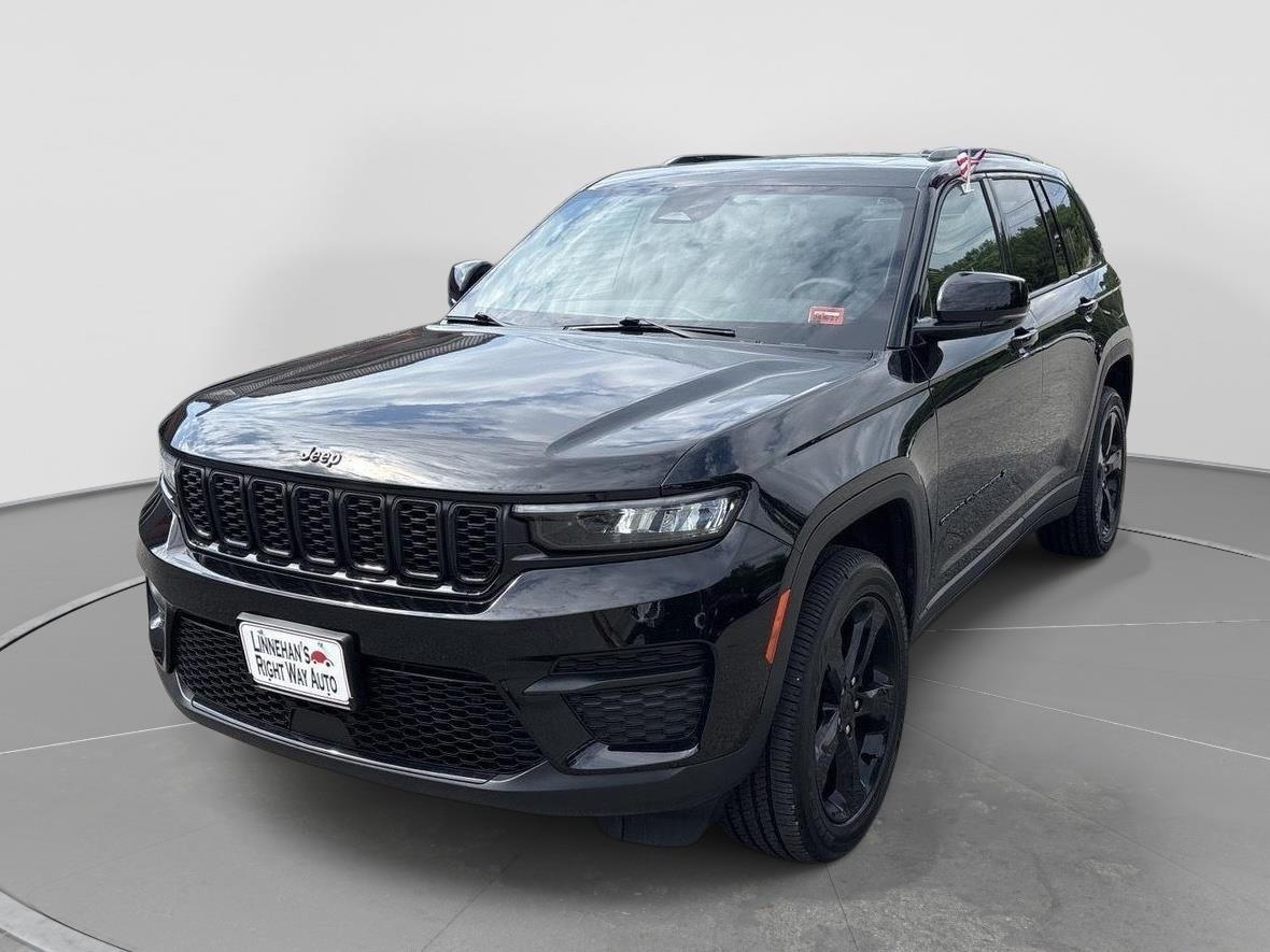 Jeep Grand Cherokee Laredo 4WD 2024