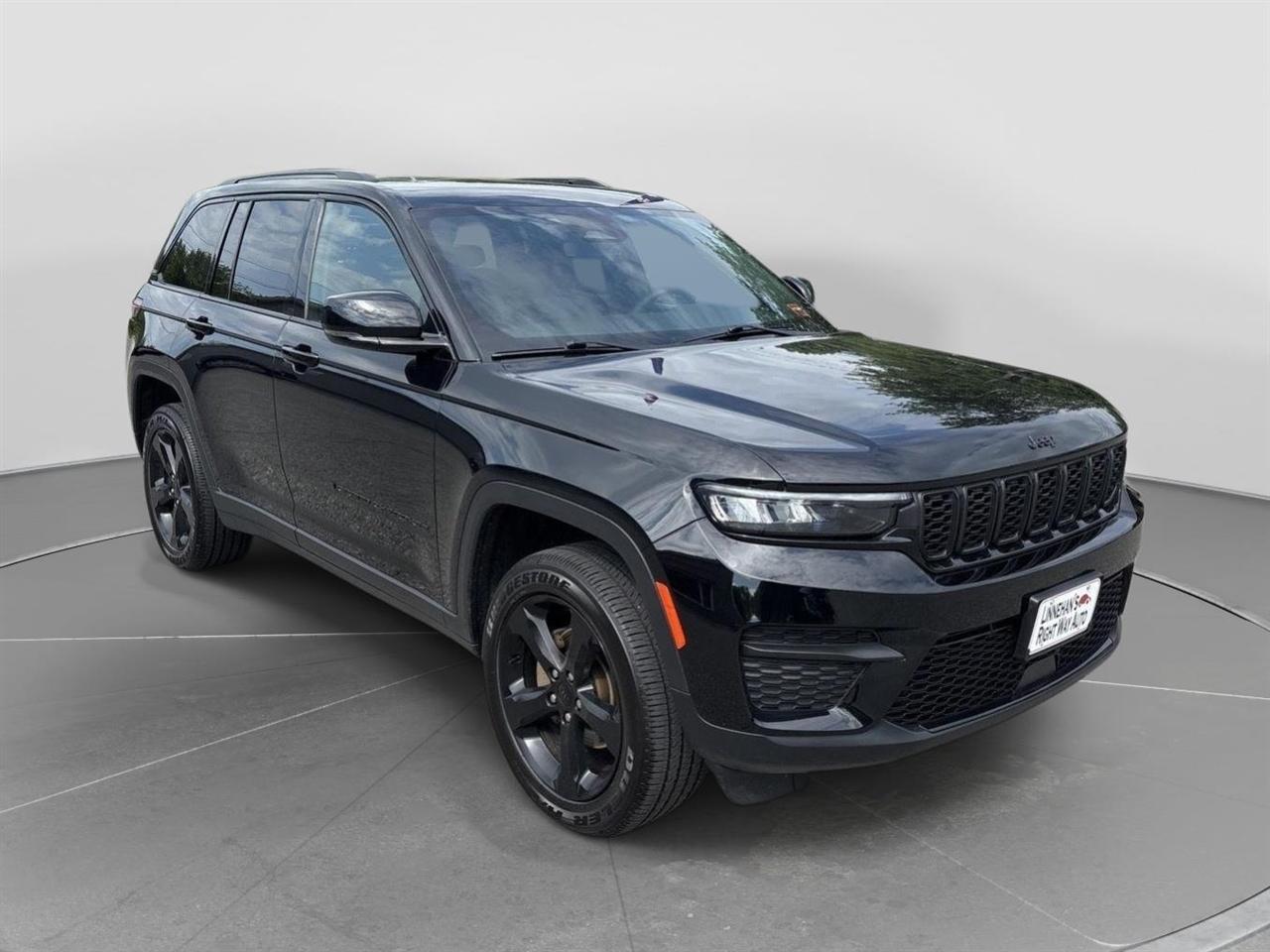 Jeep Grand Cherokee Laredo 4WD 2024