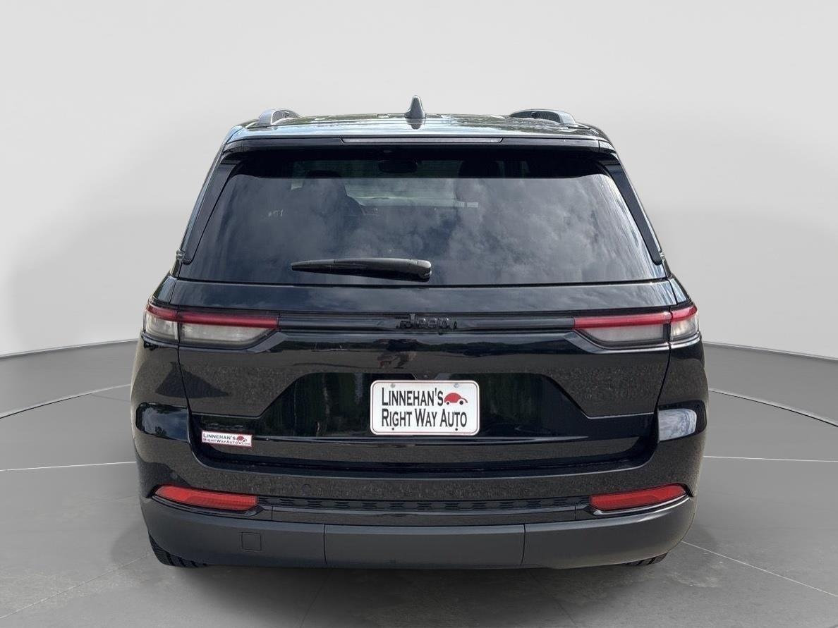 Jeep Grand Cherokee Laredo 4WD 2024