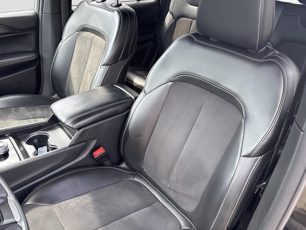 Jeep Grand Cherokee Laredo 4WD 2024
