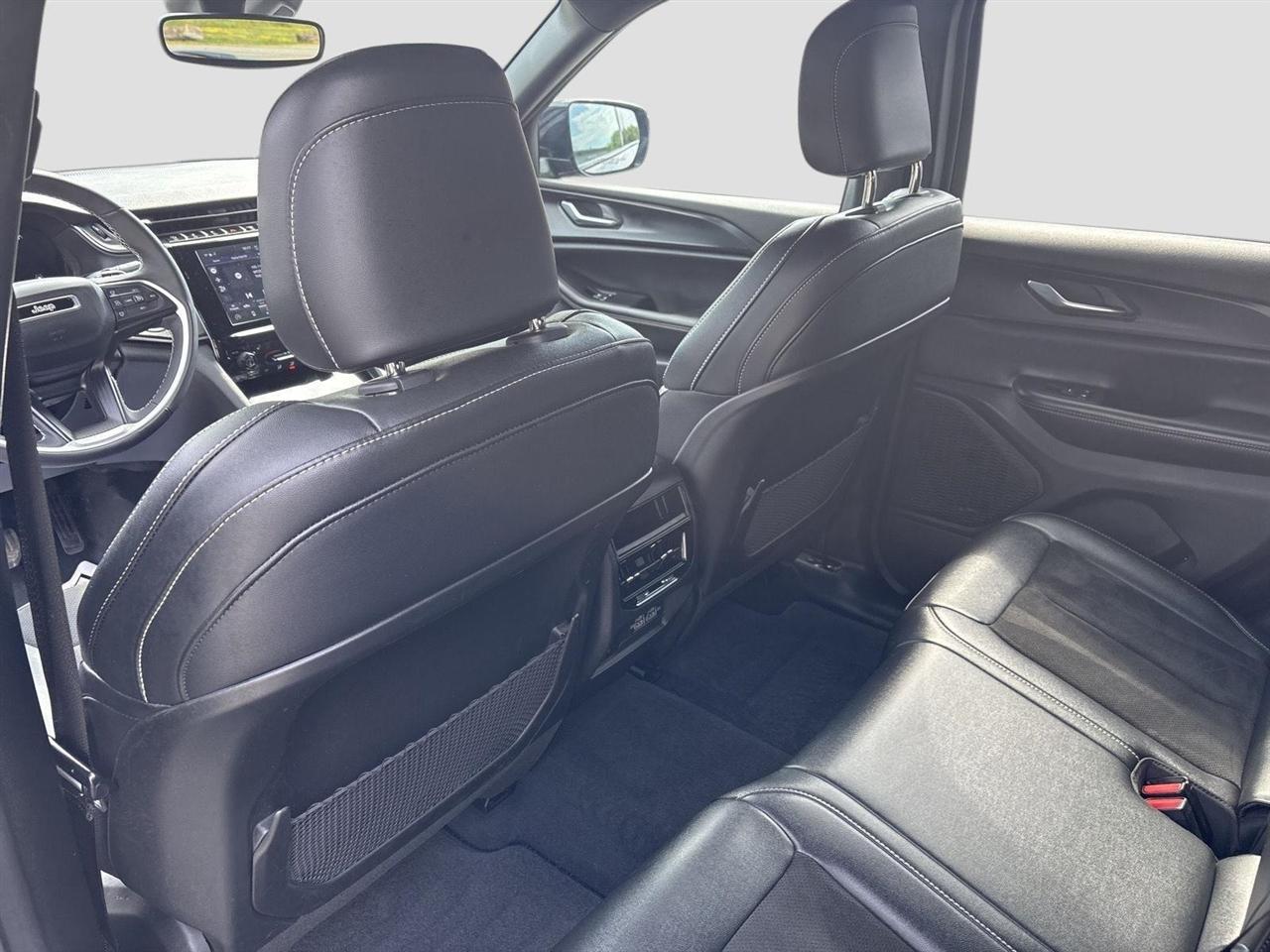 Jeep Grand Cherokee Laredo 4WD 2024