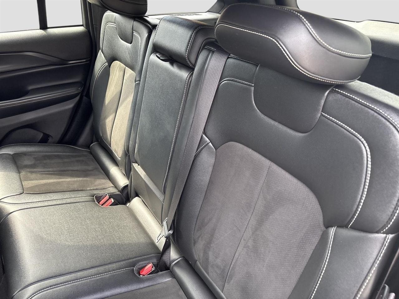 Jeep Grand Cherokee Laredo 4WD 2024