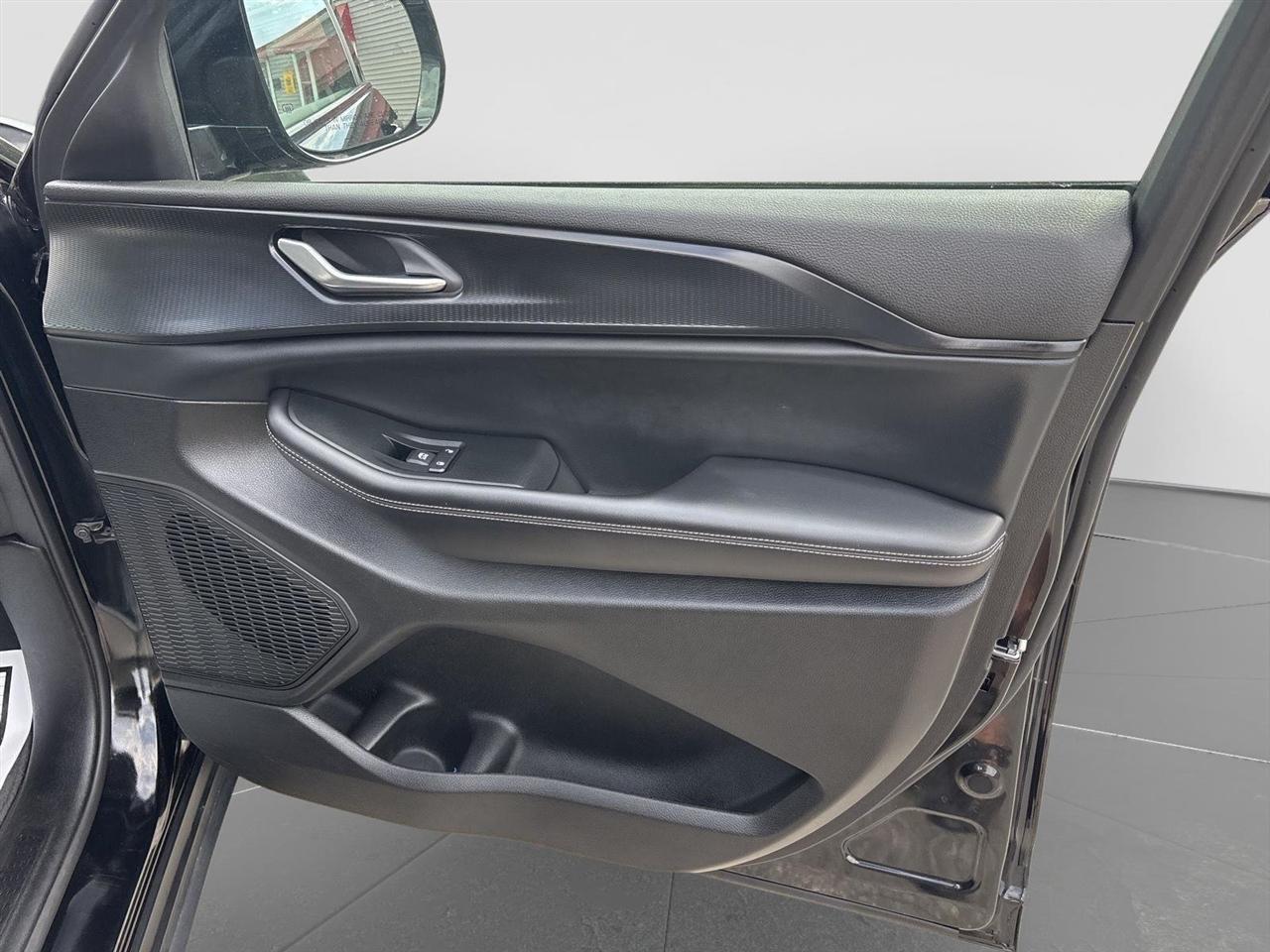 Jeep Grand Cherokee Laredo 4WD 2024