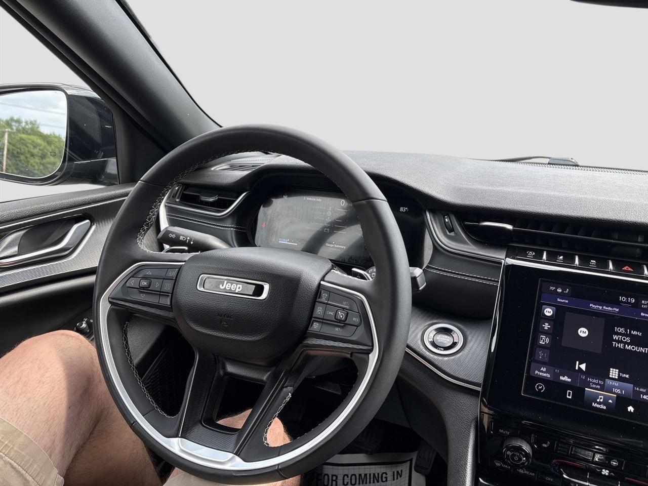 Jeep Grand Cherokee Laredo 4WD 2024