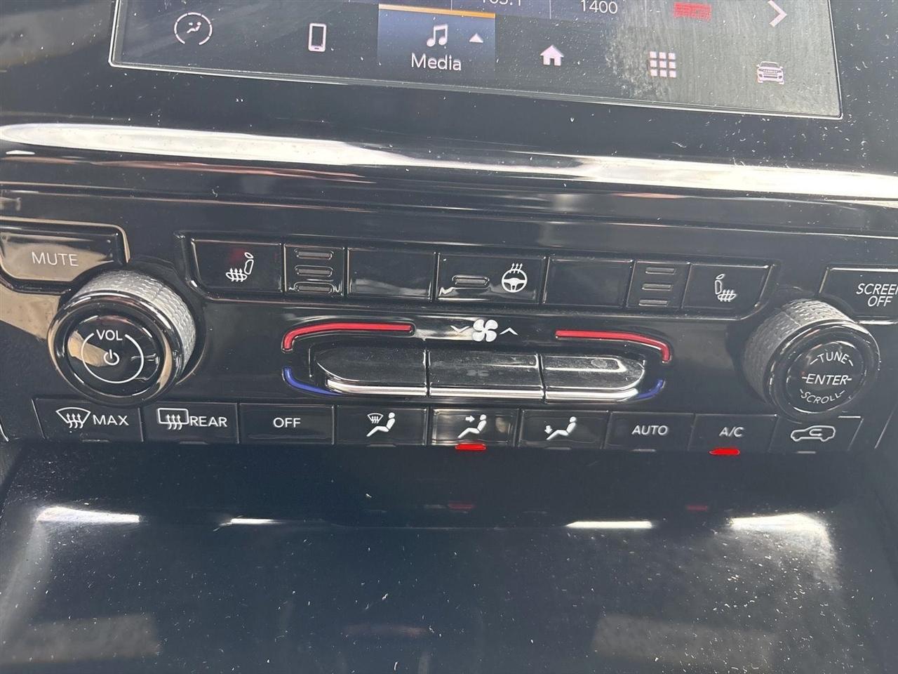 Jeep Grand Cherokee Laredo 4WD 2024