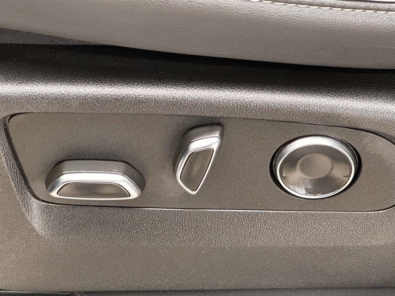 Cadillac Escalade  2025