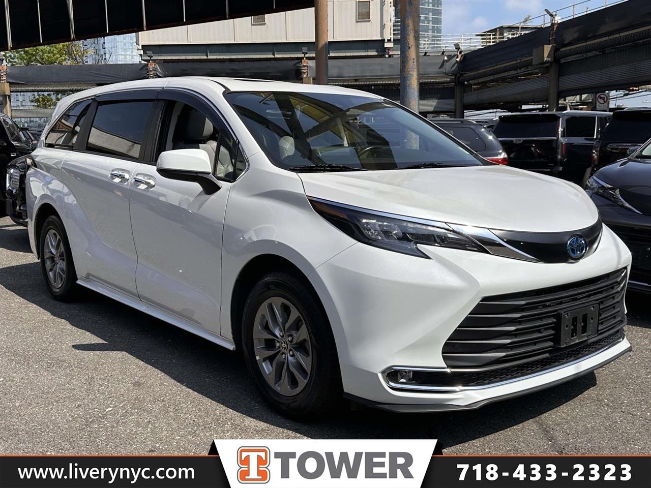 2024 Toyota Sienna XLE Premium FWD 8-Passenger (Natl)
